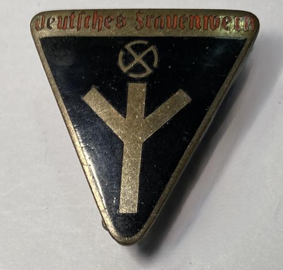 WW2 German Deutsches Frauenschaft Badge