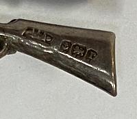 WW1 Highland Light Infantry Silver Hallmarked Martini Henry Badge