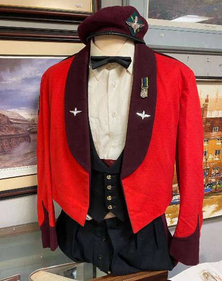 Scottish 15th Parachute Regiment  Sergeant's Mess Dress Uniform